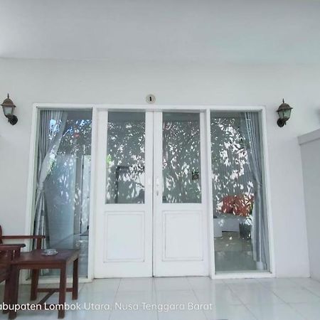 Pineapple Guest House Gili Air Extérieur photo