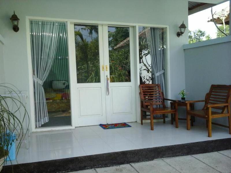 Pineapple Guest House Gili Air Extérieur photo