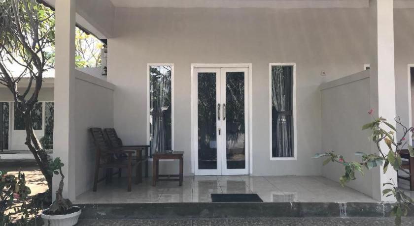 Pineapple Guest House Gili Air Extérieur photo