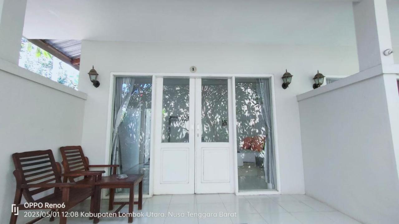 Pineapple Guest House Gili Air Extérieur photo