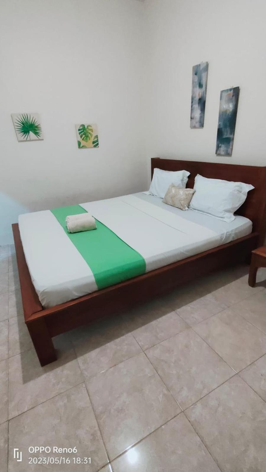 Pineapple Guest House Gili Air Extérieur photo