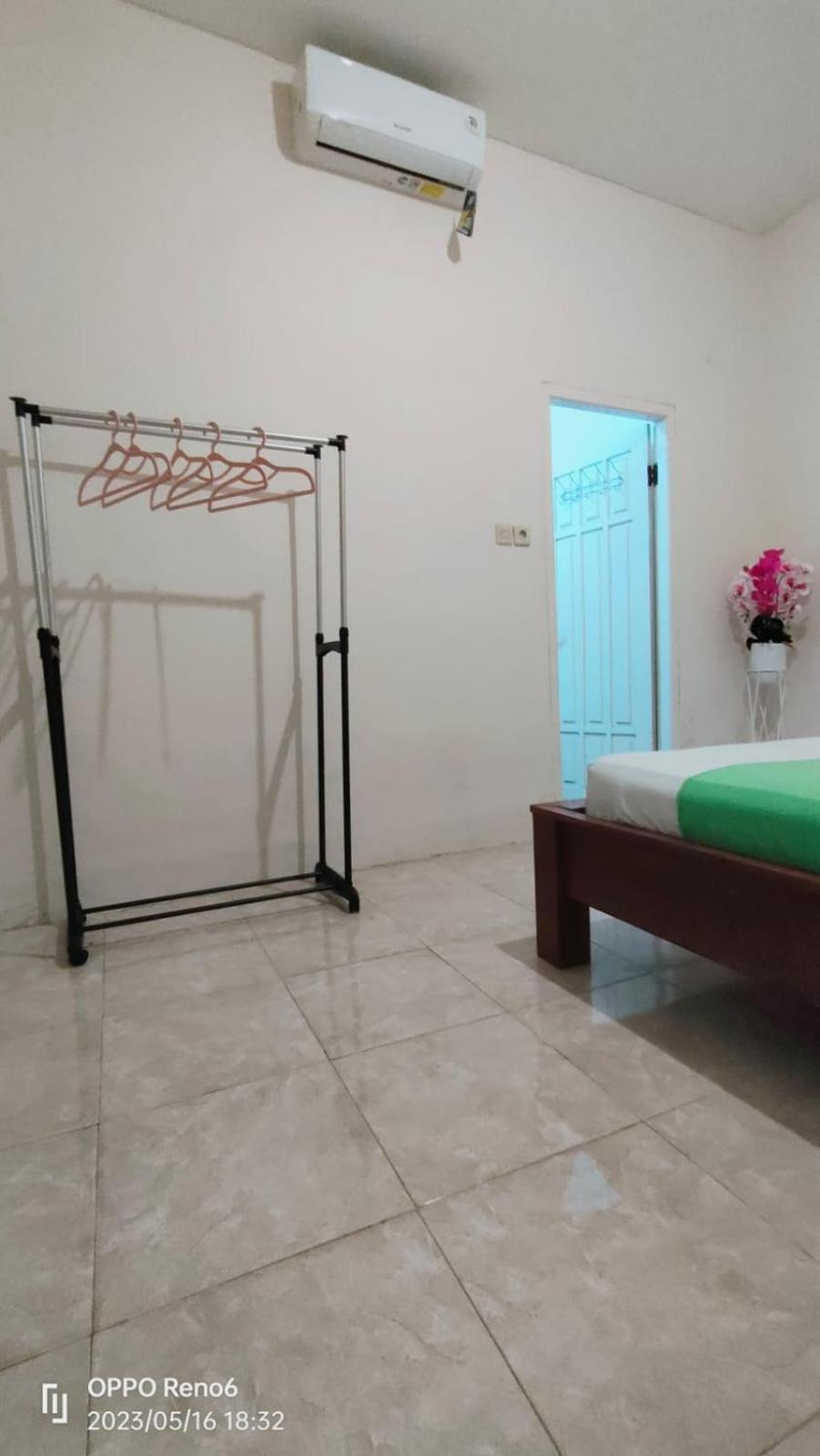 Pineapple Guest House Gili Air Extérieur photo