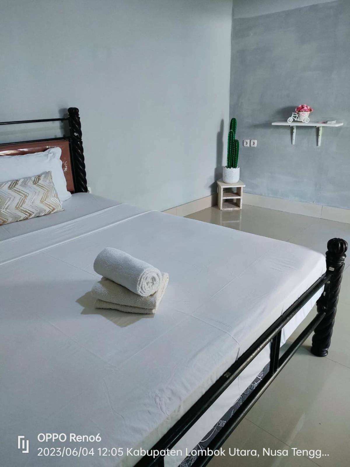 Pineapple Guest House Gili Air Extérieur photo