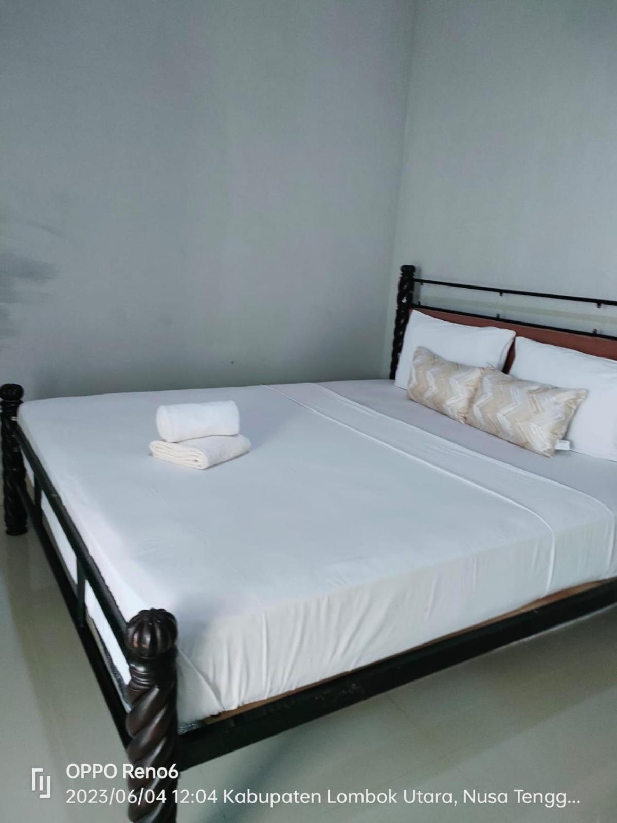 Pineapple Guest House Gili Air Extérieur photo