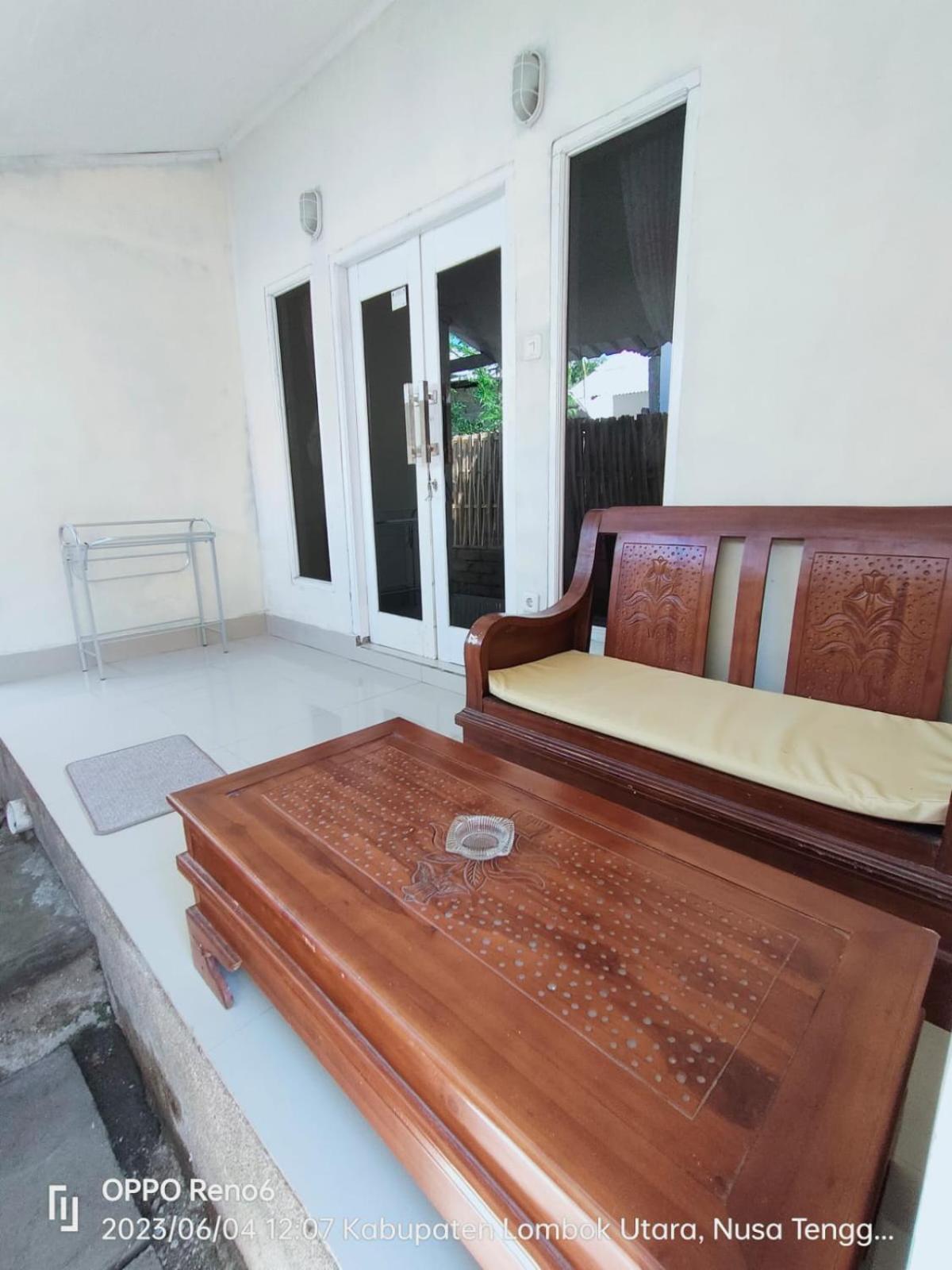 Pineapple Guest House Gili Air Extérieur photo