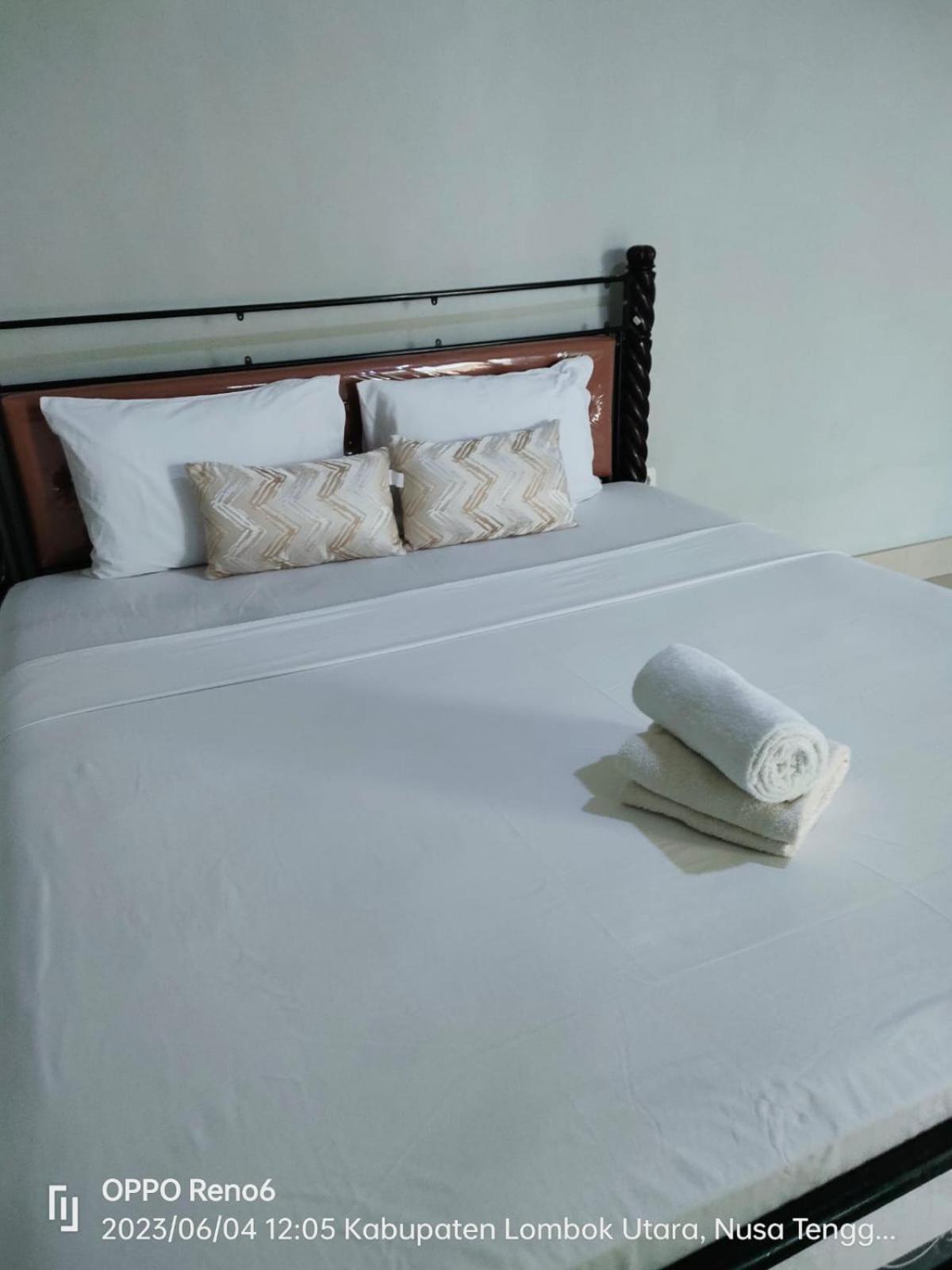 Pineapple Guest House Gili Air Extérieur photo