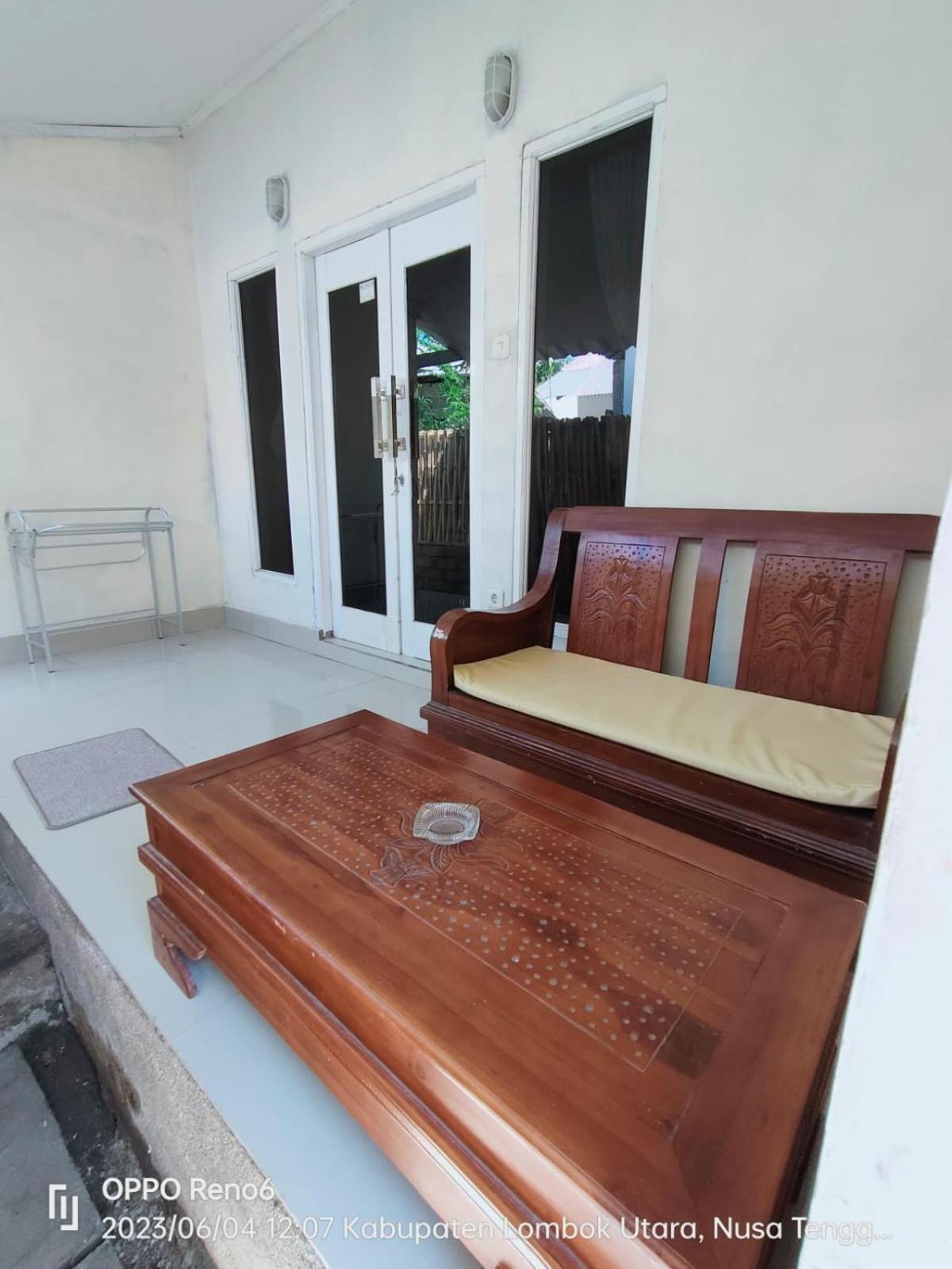 Pineapple Guest House Gili Air Extérieur photo