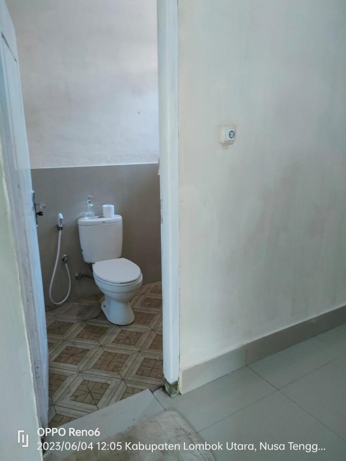 Pineapple Guest House Gili Air Extérieur photo